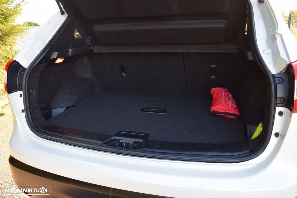 Nissan Qashqai 1.5 dCi N-Connecta J18+Led - 32