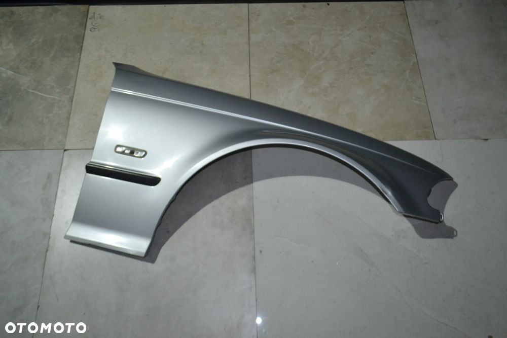 BMW 3 E46 BŁOTNIK PRZÓD PRZEDNI PRAWY POMORSKIE