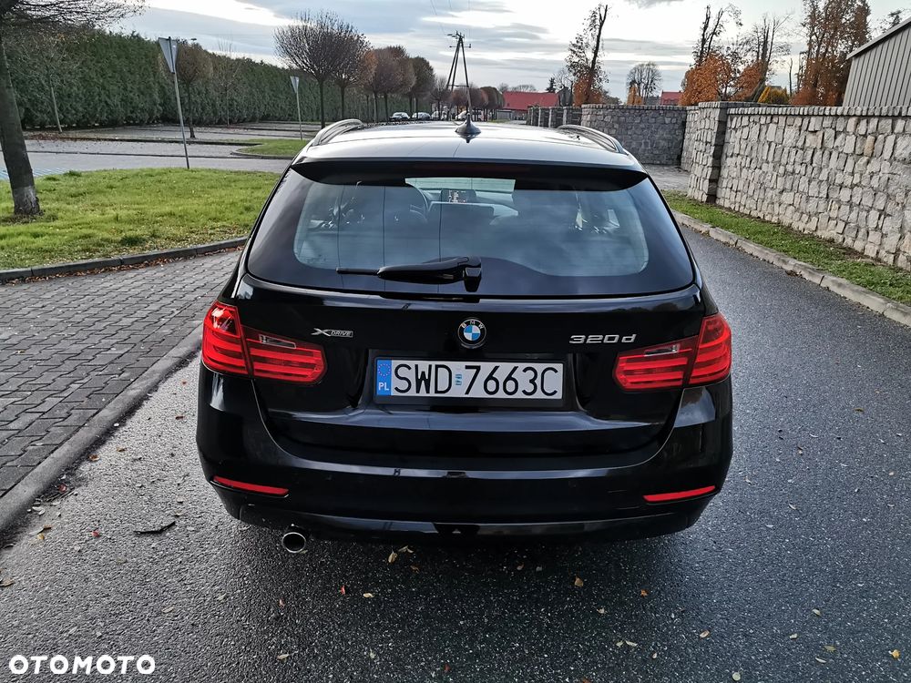 BMW Seria 3 320d Touring xDrive - 12