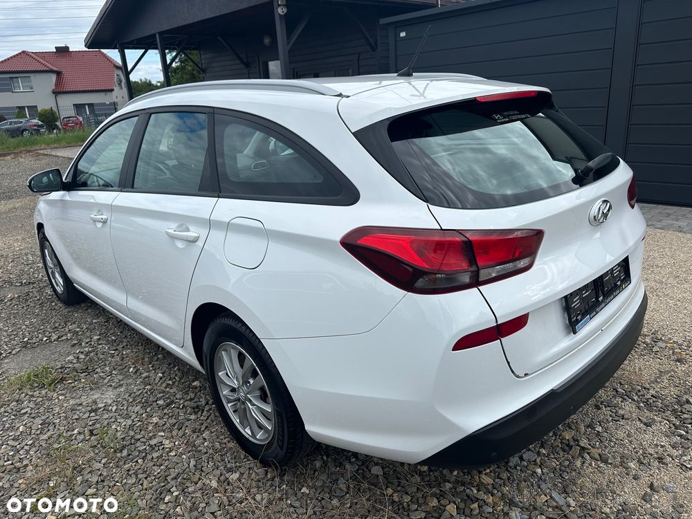 Hyundai i30 1.6 CRDi Classic + - 16
