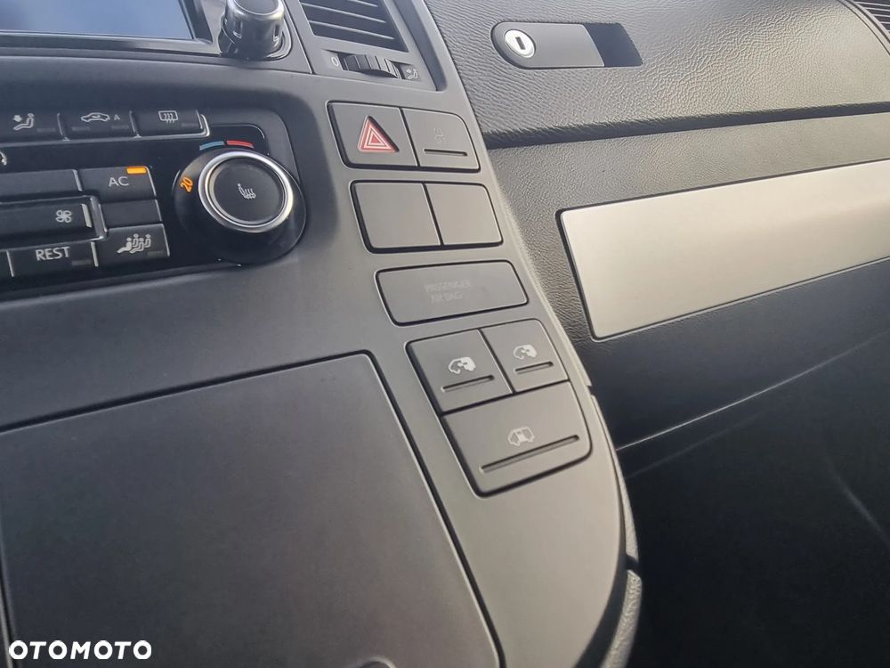 Volkswagen Multivan - 11