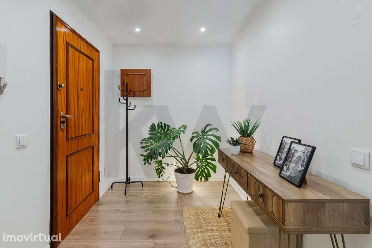 Almada - RENOVADO T2 com 109m2 - Grande imagem: 2/25