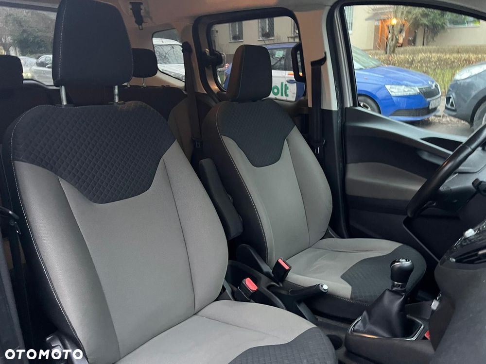 Ford Tourneo Courier - 11