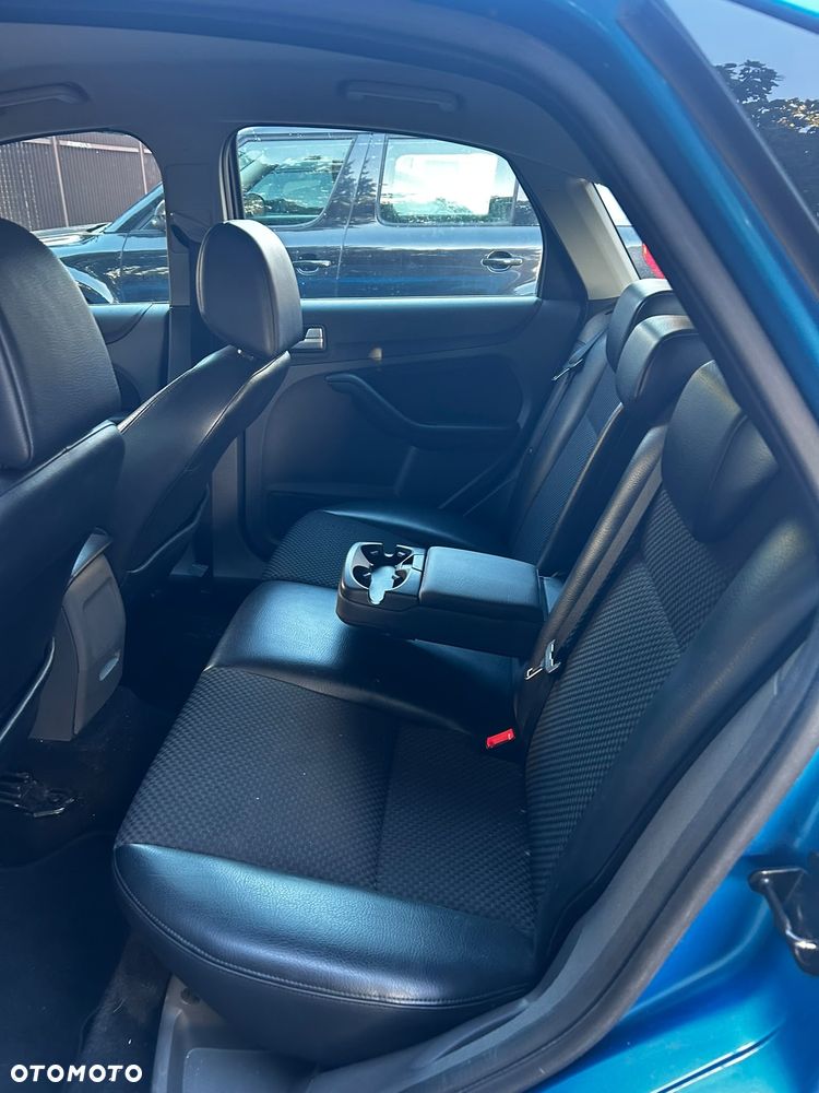 Ford Focus 2.0 Ghia - 7