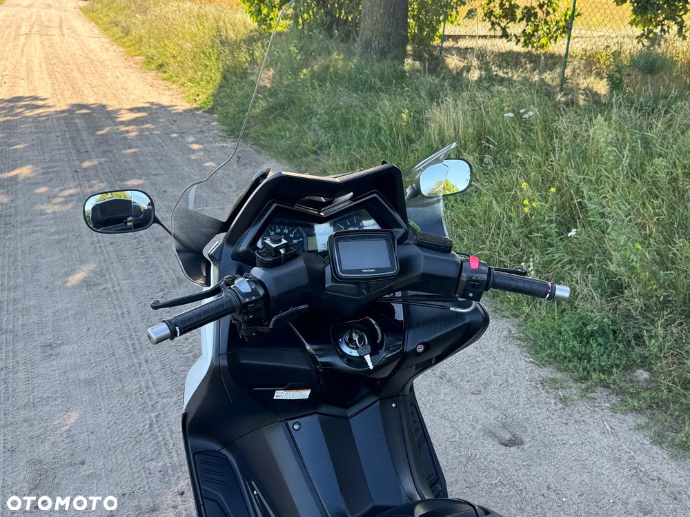 Yamaha Tmax - 10