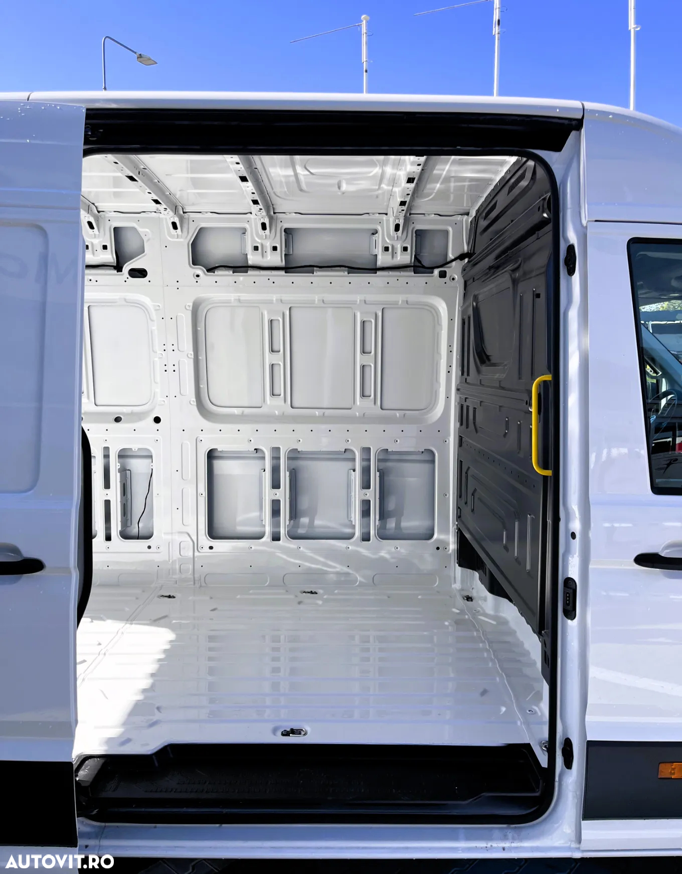 Volkswagen Crafter Furgon L4H3 - 11