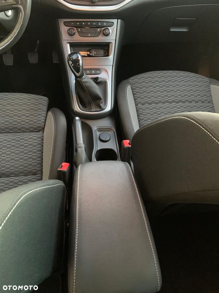 Opel Astra 1.2 T Edition S&S - 28