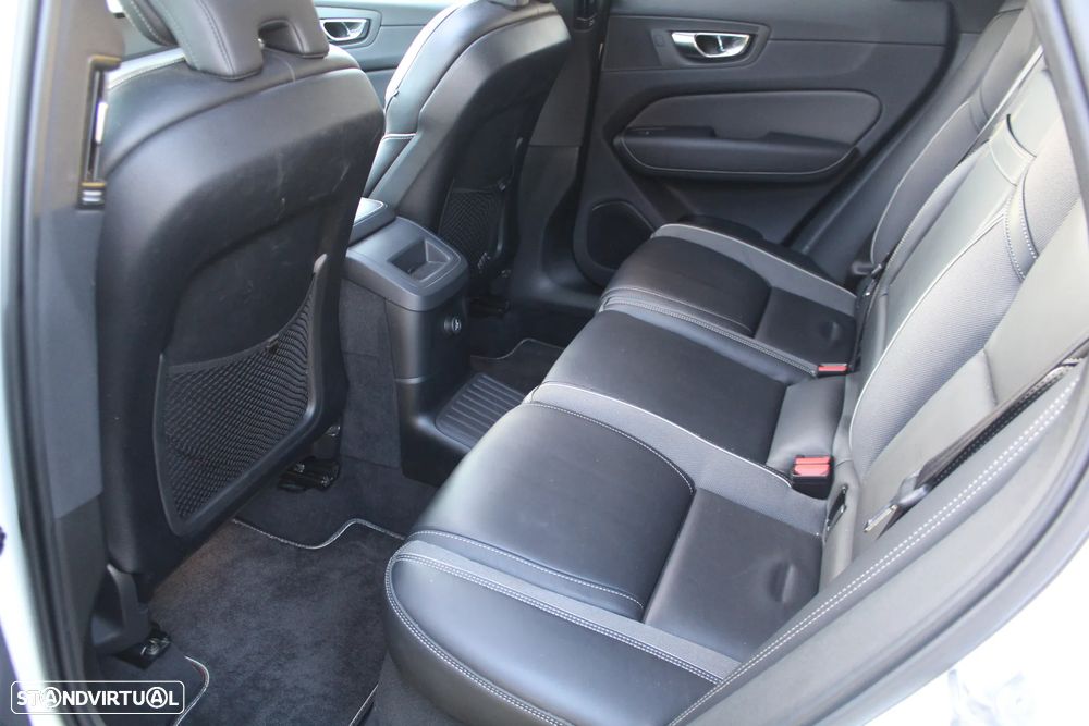 Volvo XC 60 2.0 T8 PHEV R-Design AWD - 28