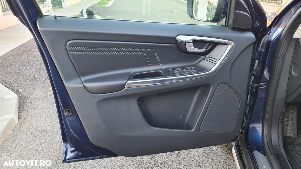 Volvo XC 60 D5AWD Ocean Race - 21