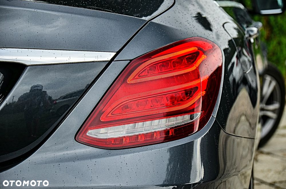 Mercedes-Benz Klasa C 180 T 7G-TRONIC Exclusive - 21