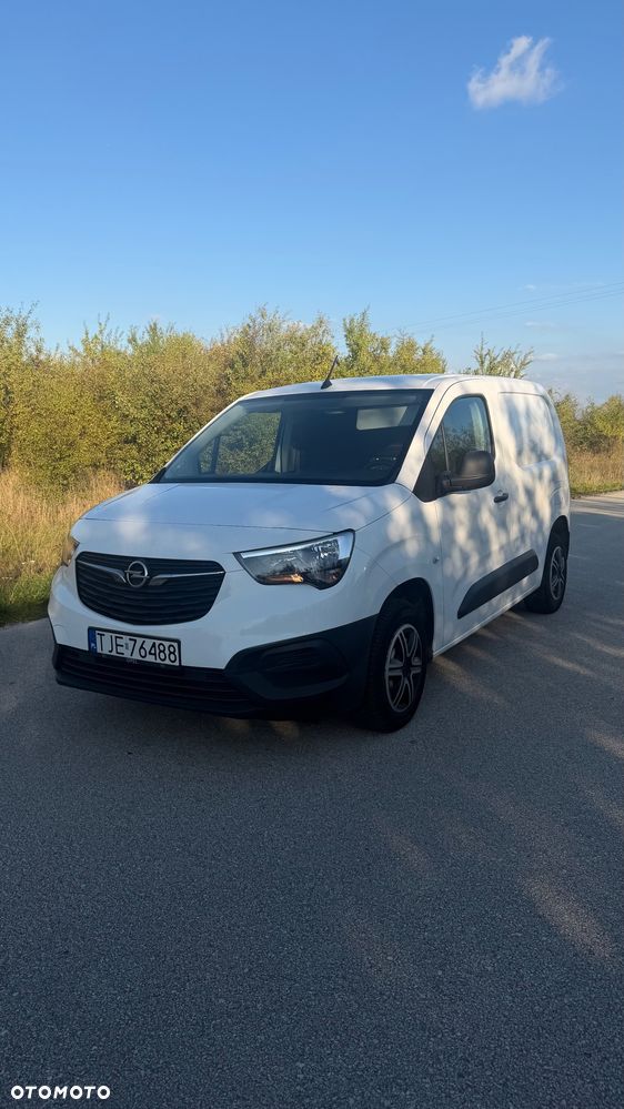 Opel Combo 1.5 CDTI Essentia - 1