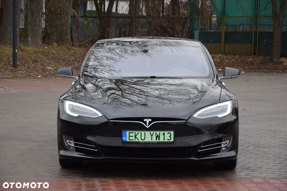 Tesla Model S - 3