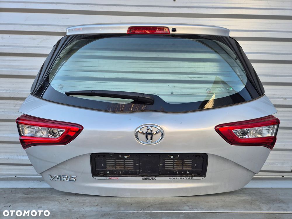 Klapa tylna tył Toyota Yaris III Lifft kamera - 1