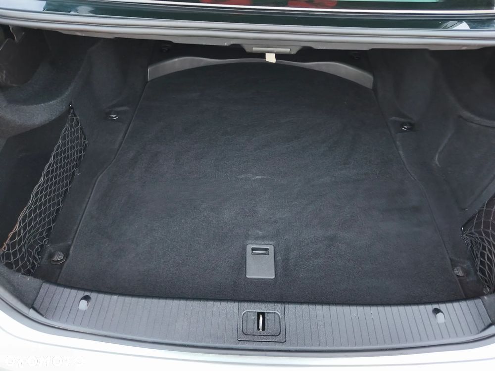 Mercedes-Benz Klasa E 200 CGI BlueEffICIENCY Elegance - 29