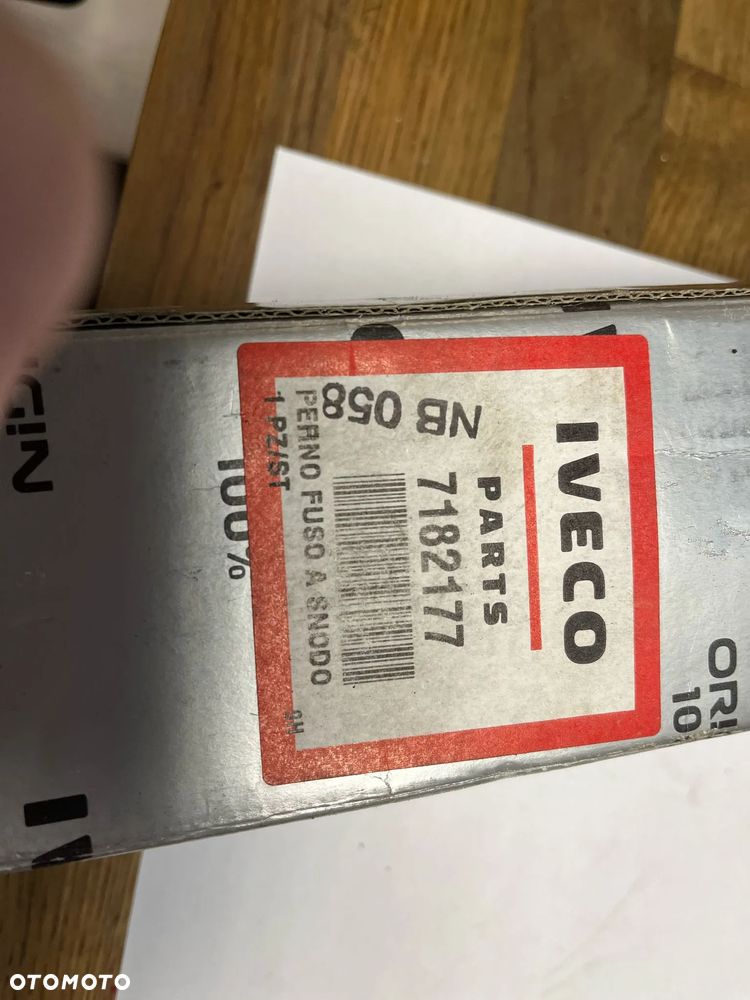 Zestaw naprawczy wahacza sworzeń zwrotnicy Iveco 7182177  7172971 717298 7182633 - 1