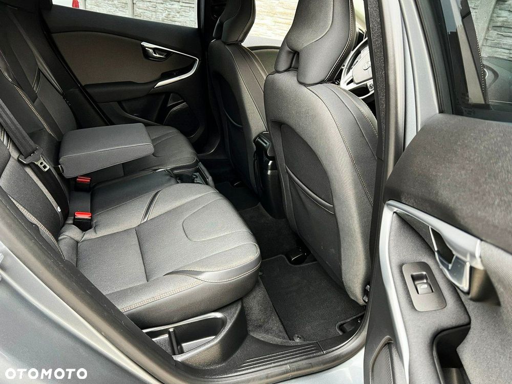 Volvo V40 Cross Country - 4