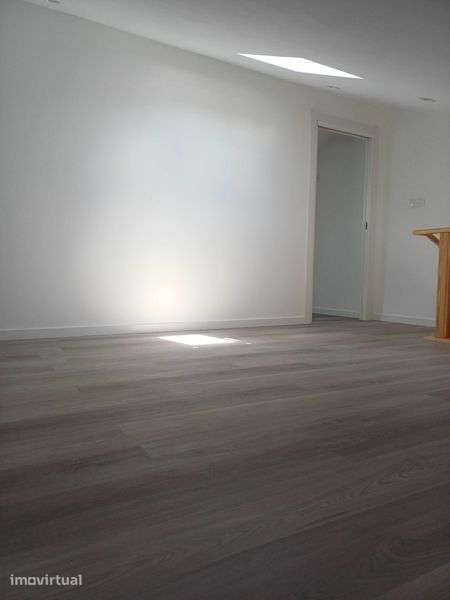 Moradia acabadinha de remodelar! - Grande imagem: 5/12