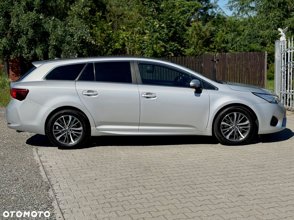 Toyota Avensis 2.0 D-4D Prestige - 22