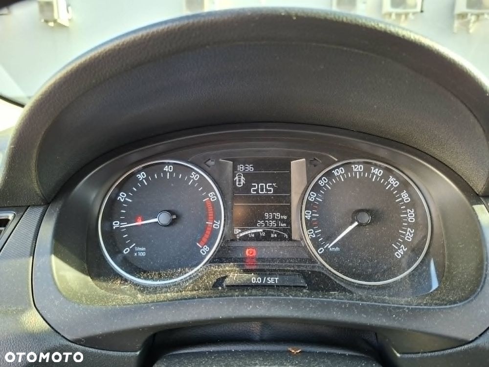 Skoda RAPID 1.2 TSI Edition - 8
