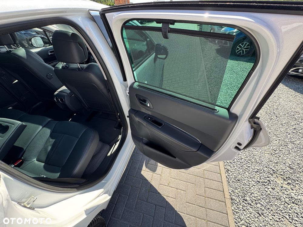 Peugeot 3008 Hybrid4 - 36