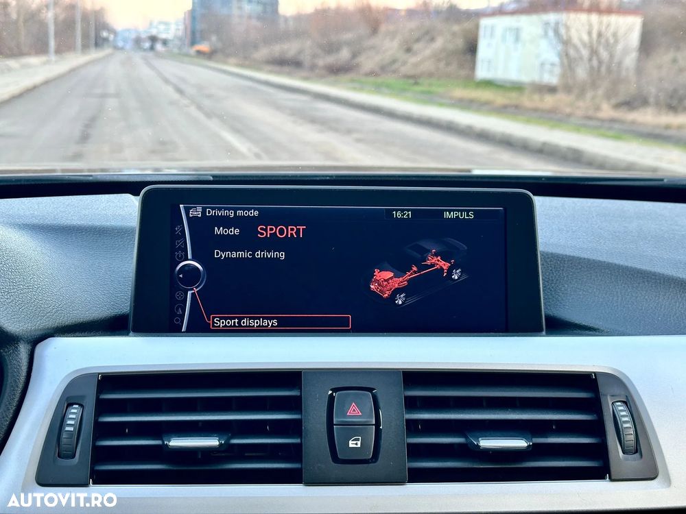 BMW Seria 3 320i Aut. - 29