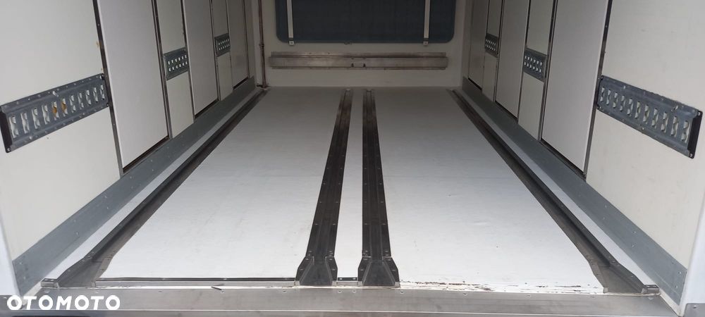 Volkswagen Crafter - 12