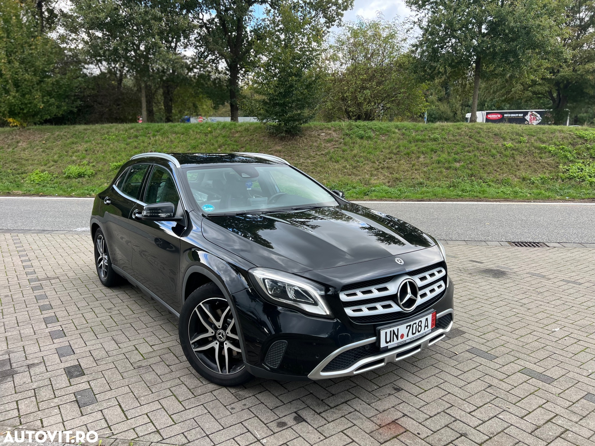 Mercedes-Benz GLA 250 4Matic 7G-DCT - 3