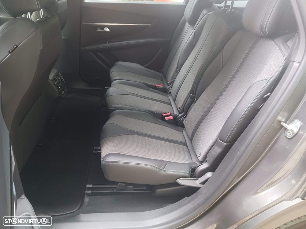 Peugeot 5008 1.5 BlueHDi Allure Pack EAT8 - 32