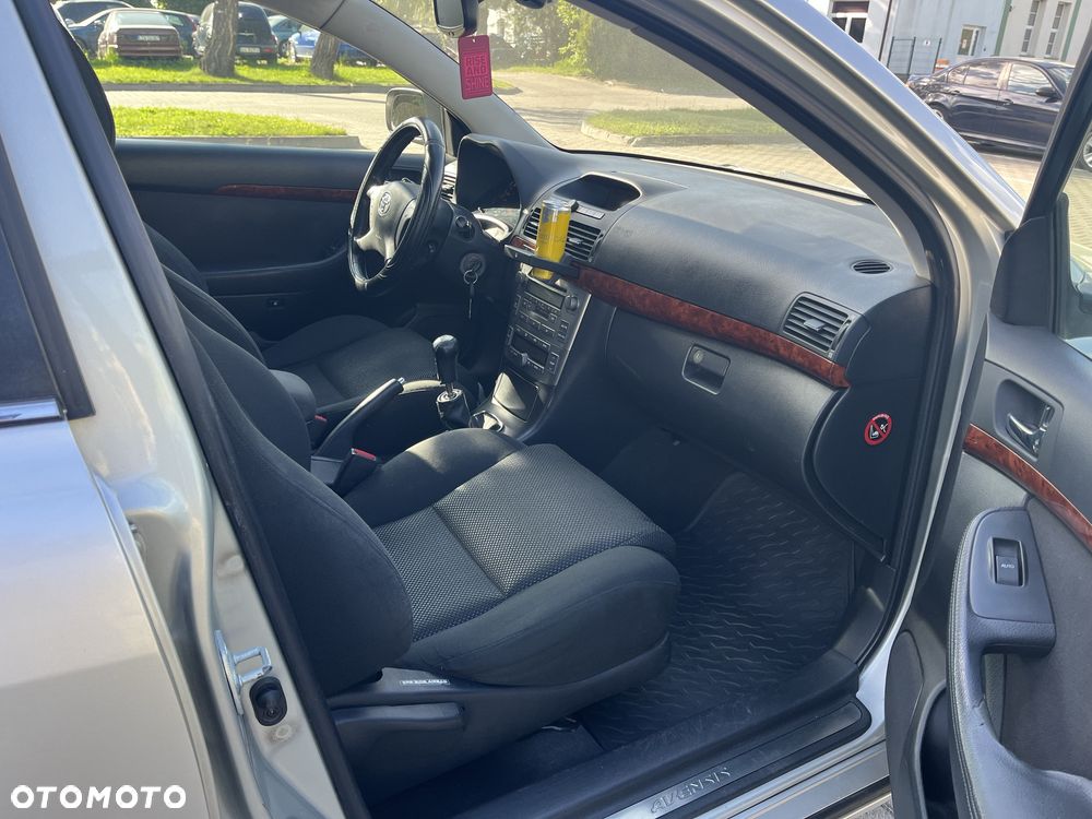 Toyota Avensis - 1