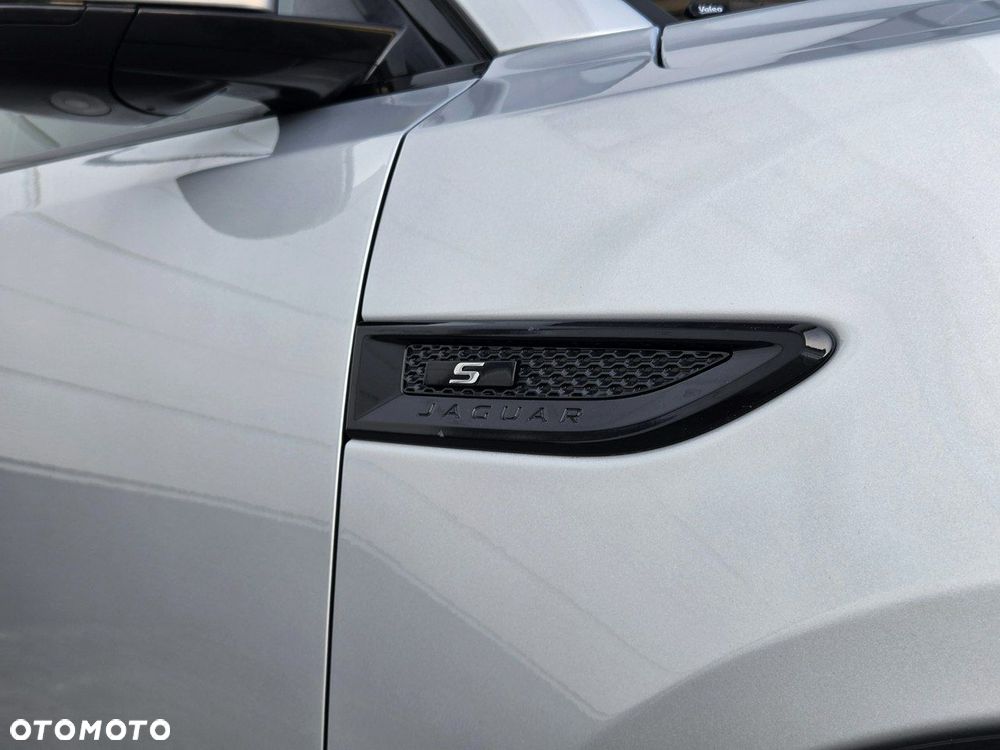 Jaguar E-Pace - 16