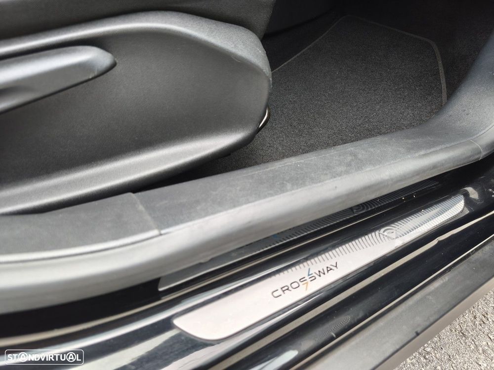 Peugeot 2008 1.2 PureTech Allure EAT6 - 22