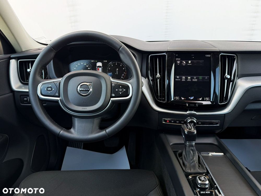 Volvo XC 60 T4 Momentum Pro - 22
