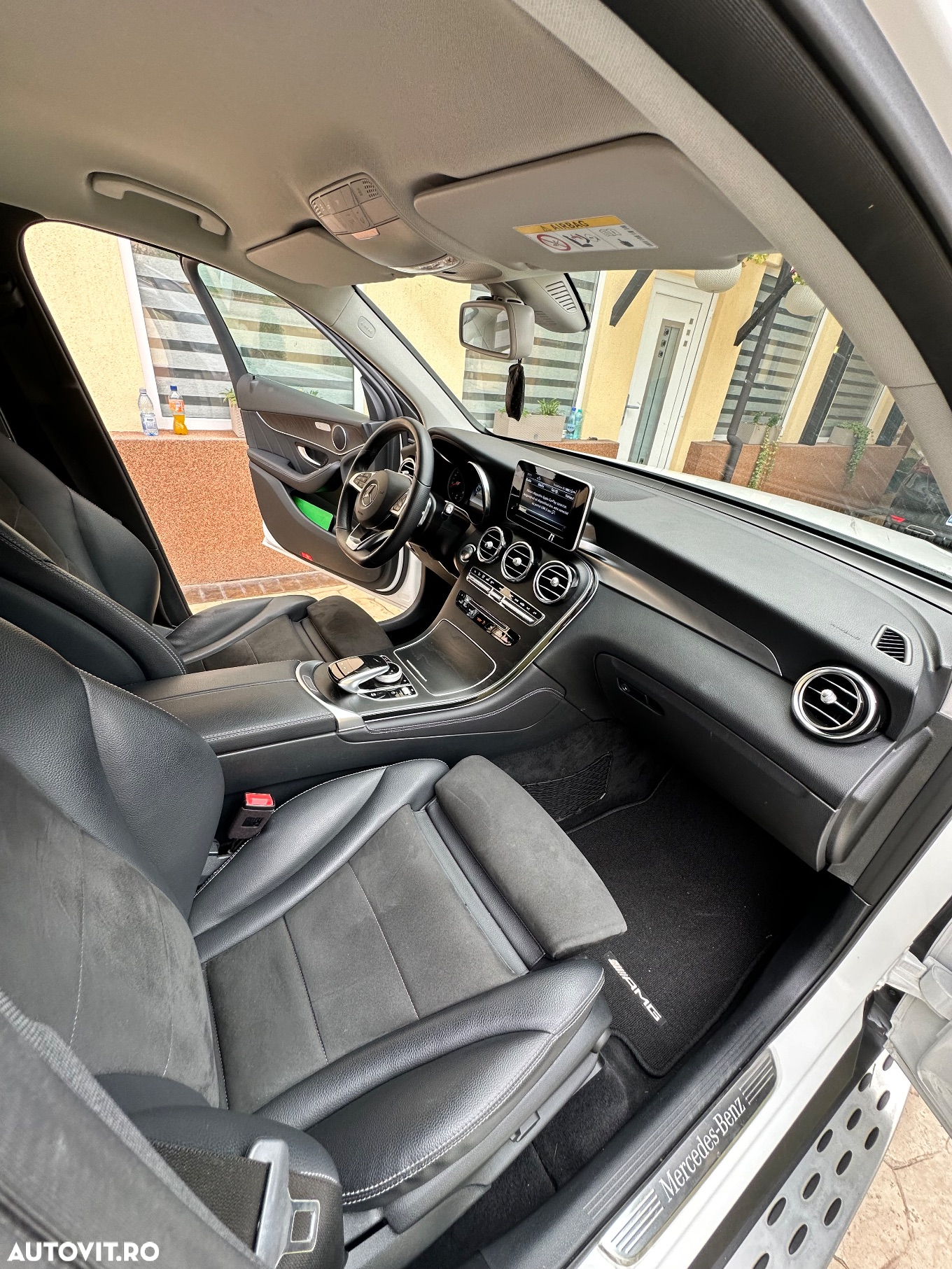 Mercedes-Benz GLC 250 4Matic 9G-TRONIC AMG Line - 11