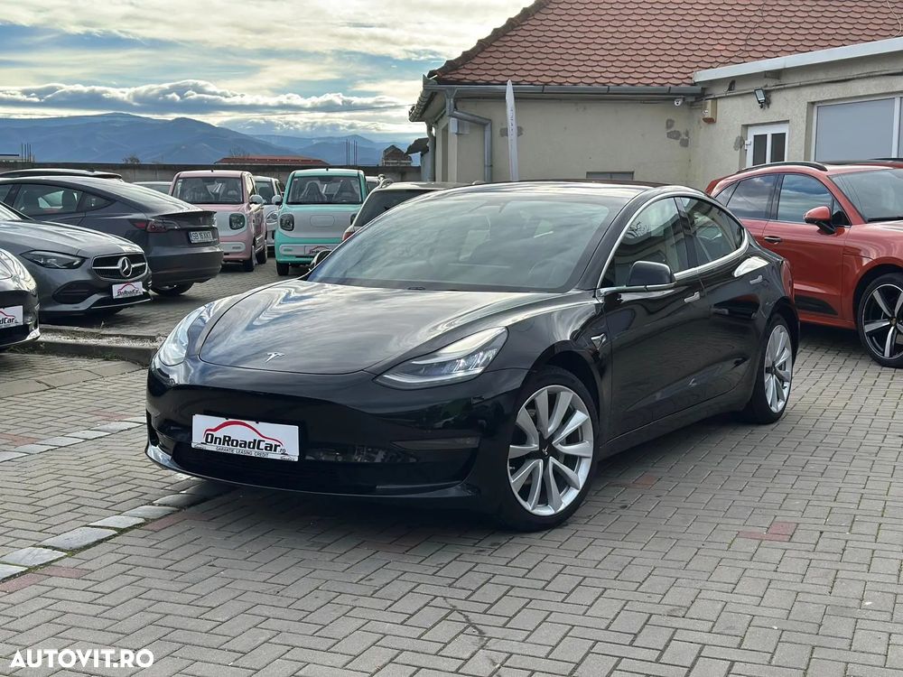 Tesla Model 3 - 1