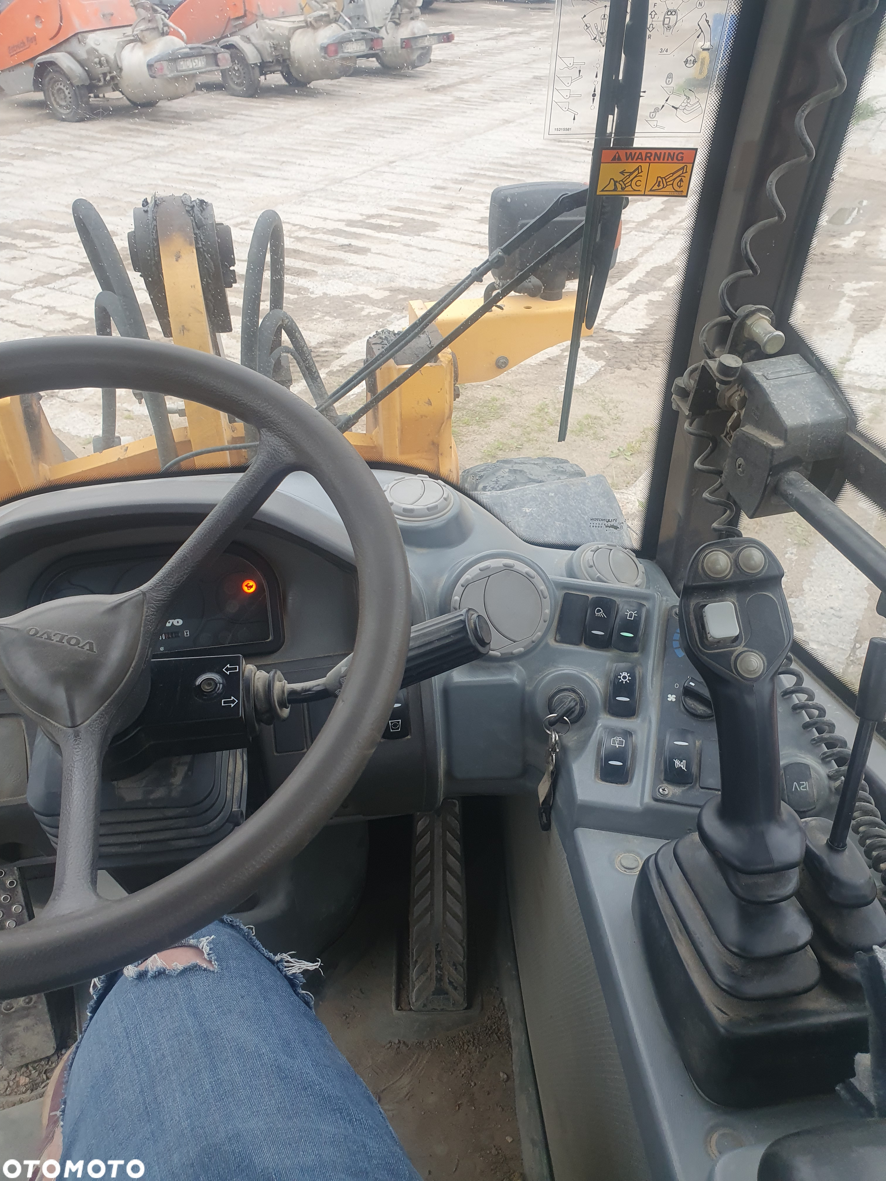Volvo L25e - 10