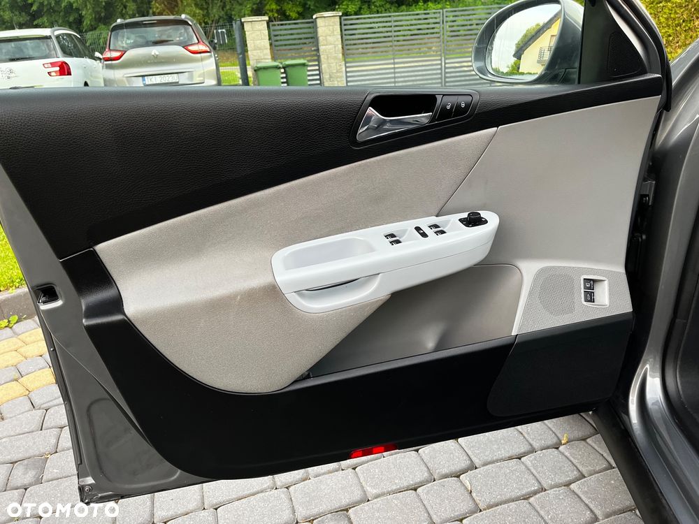 Volkswagen Passat 1.6 Exclusive - 9