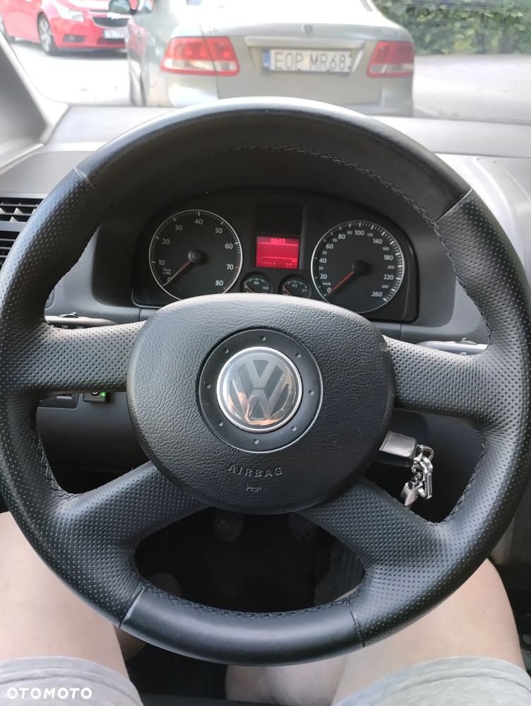 Volkswagen Touran 1.6 Conceptline - 14