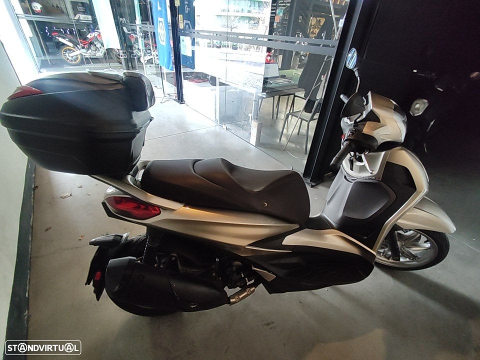 Piaggio Beverly 300 - 2