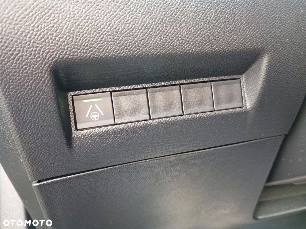 Peugeot 2008 1.2 PureTech Allure S&S EAT8 - 22