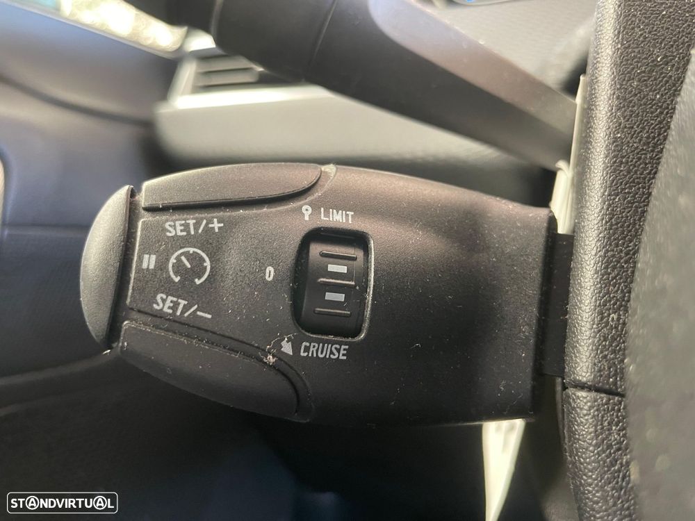 Peugeot 2008 1.2 PureTech Allure - 19