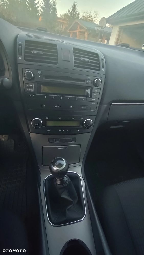 Toyota Avensis 1.8 Luna - 12