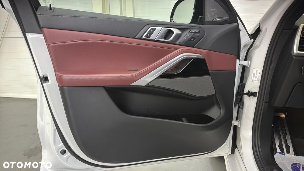 BMW X6 xDrive40d mHEV - 11