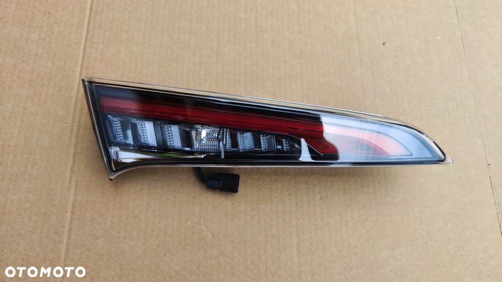 Toyota Corolla E21 19-22 HB Lampa Lewa Tylna LED w Klapę - 1