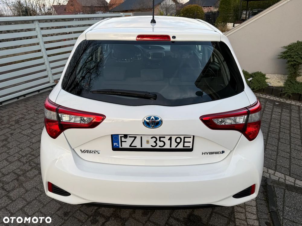 Toyota Yaris Hybrid 100 Active - 6
