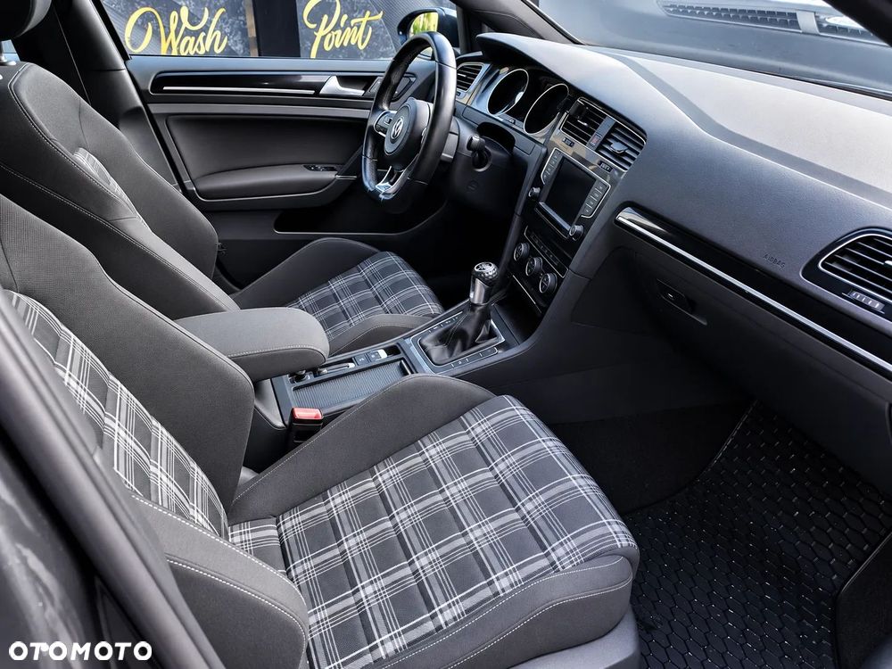 Volkswagen Golf - 12