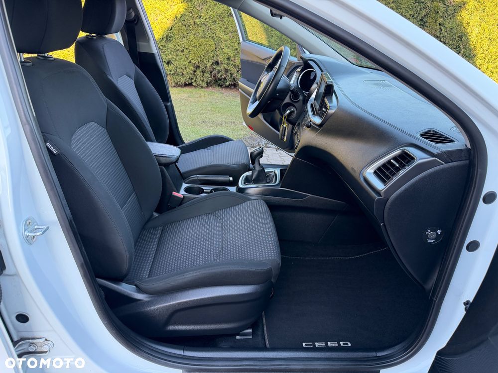 Kia Ceed 1.4 L Business Line Plus - 25