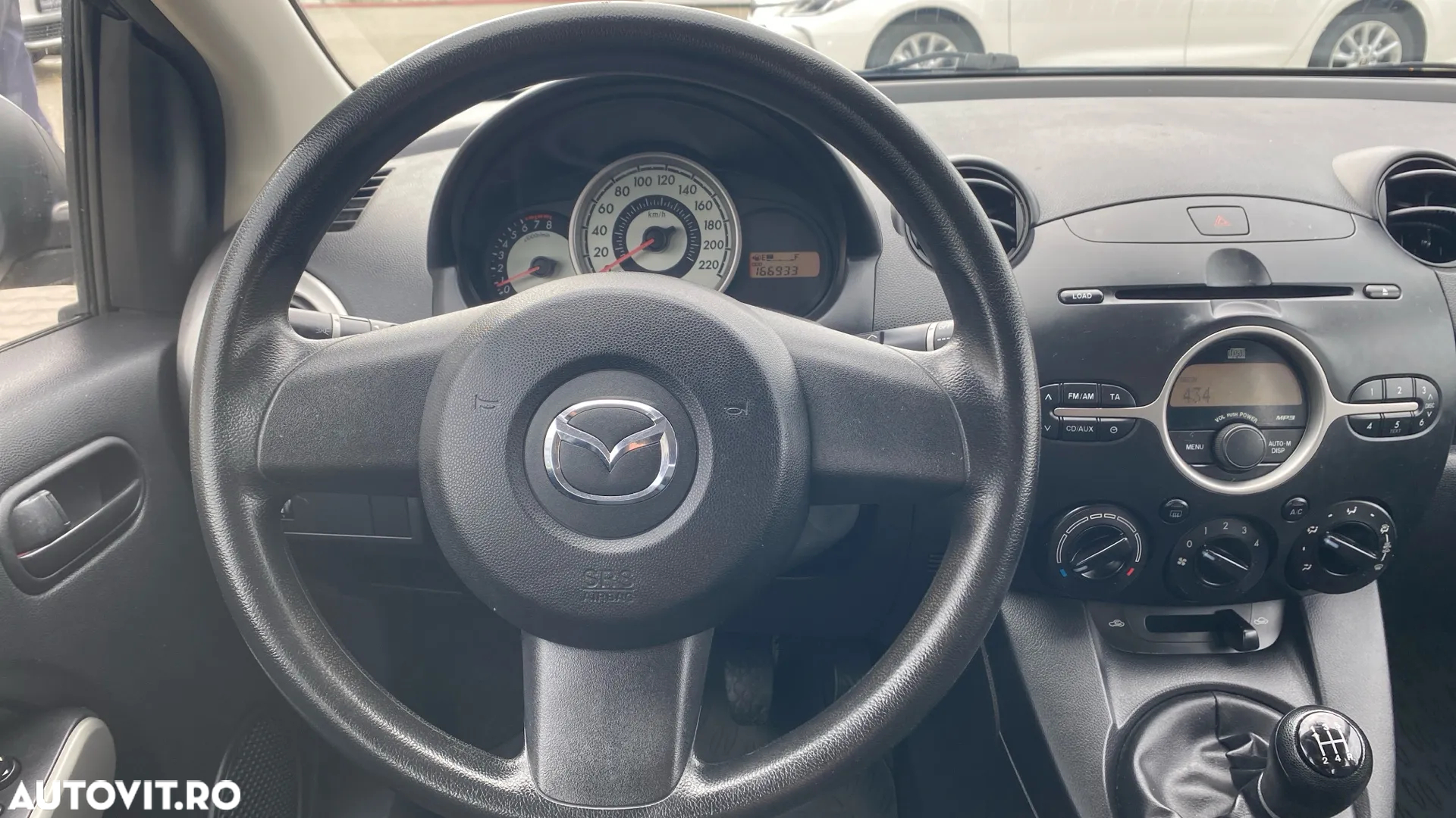 Mazda 2 1.3i CE - 9