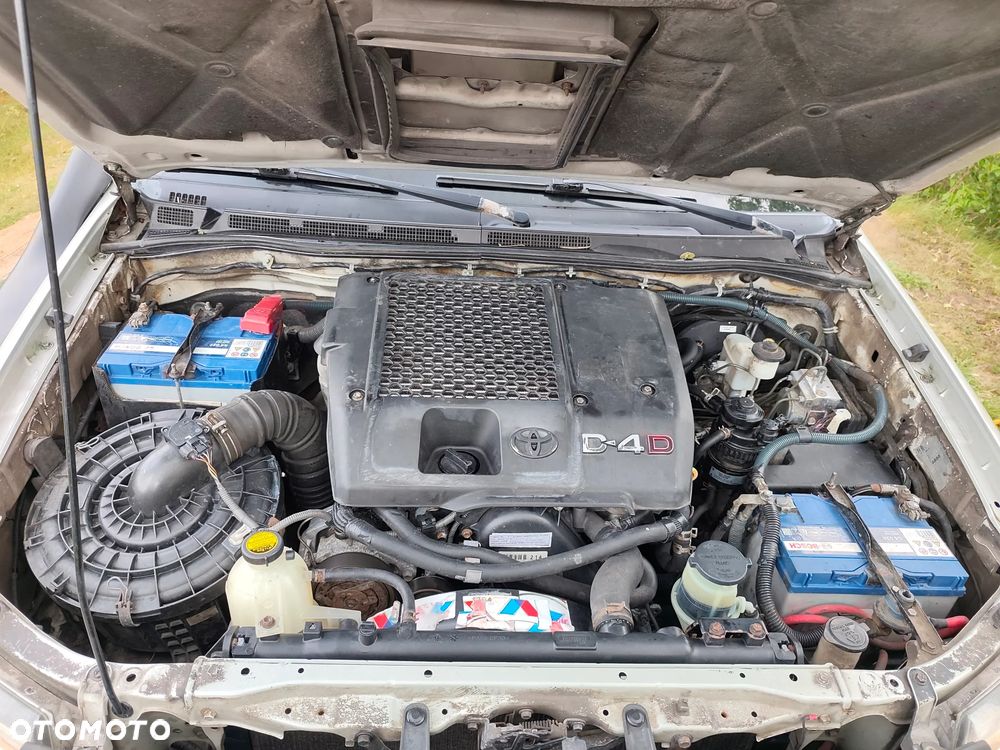Toyota Hilux 2.5 D-4D SR5 - 10