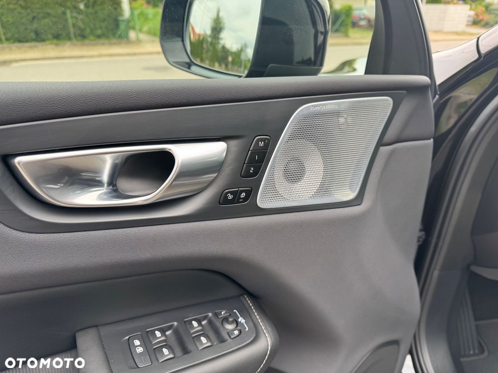 Volvo XC 60 T8 AWD Ultra Black Edition - 27