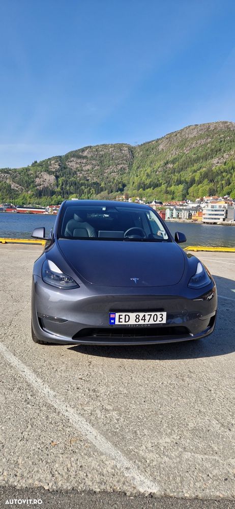 Tesla Model Y Long Range Dual Motor AWD - 8